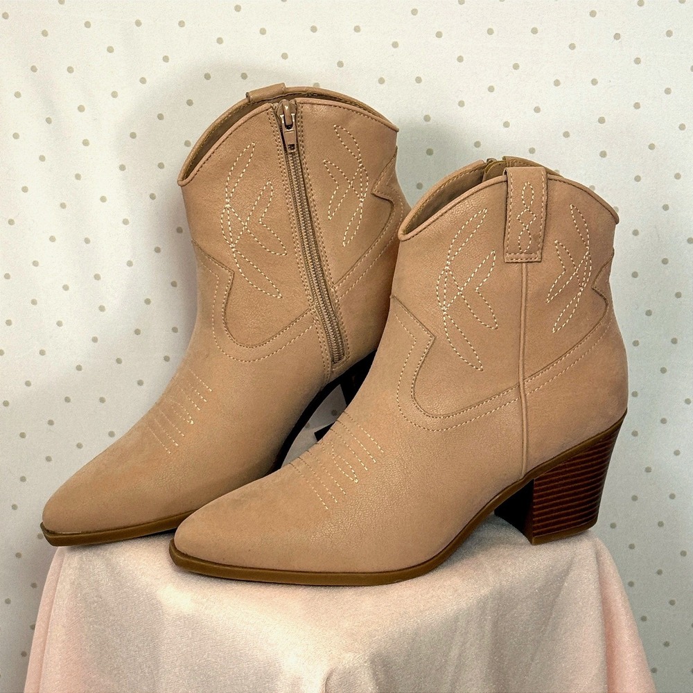 Maurices‎ Crystal Tan/Pink Hue Western Ankle Boots Pointed Toe Block Heel Size 8